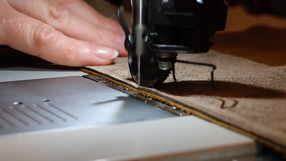 Handarbeit in der Fine-Art-Manufaktur von Graphistudio