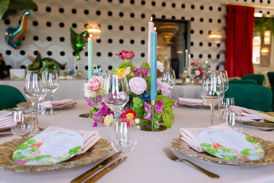 Festively set wedding table with colourful florals at the Fernblick