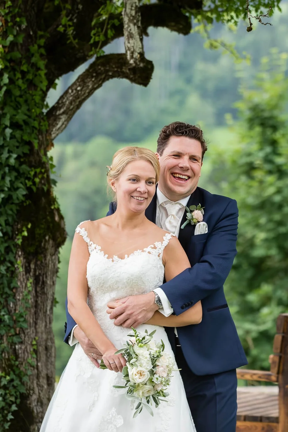 Civil ceremony in a relaxed garden setting at Schönbrunn