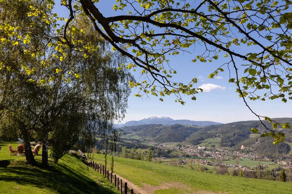 Weiter Blick über die Täler des Wechselgebirges vom Fernblick aus