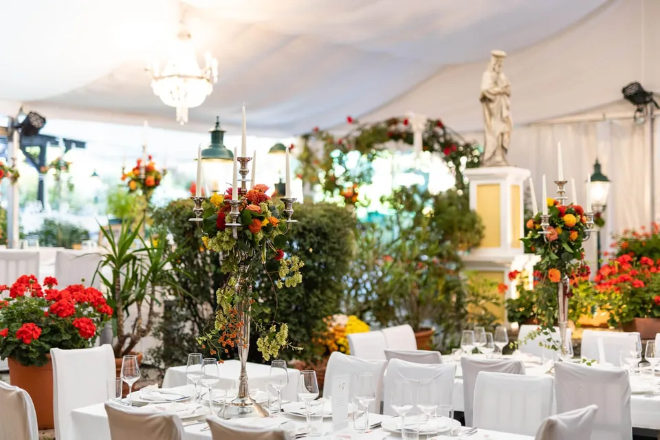 Paar beim Heurigen Schreiberhaus in Wien-Döbling