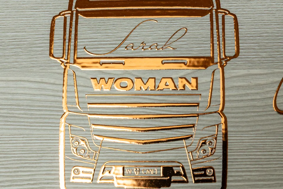 Custom copper engraving as a finish on the cover of a Milano wedding album