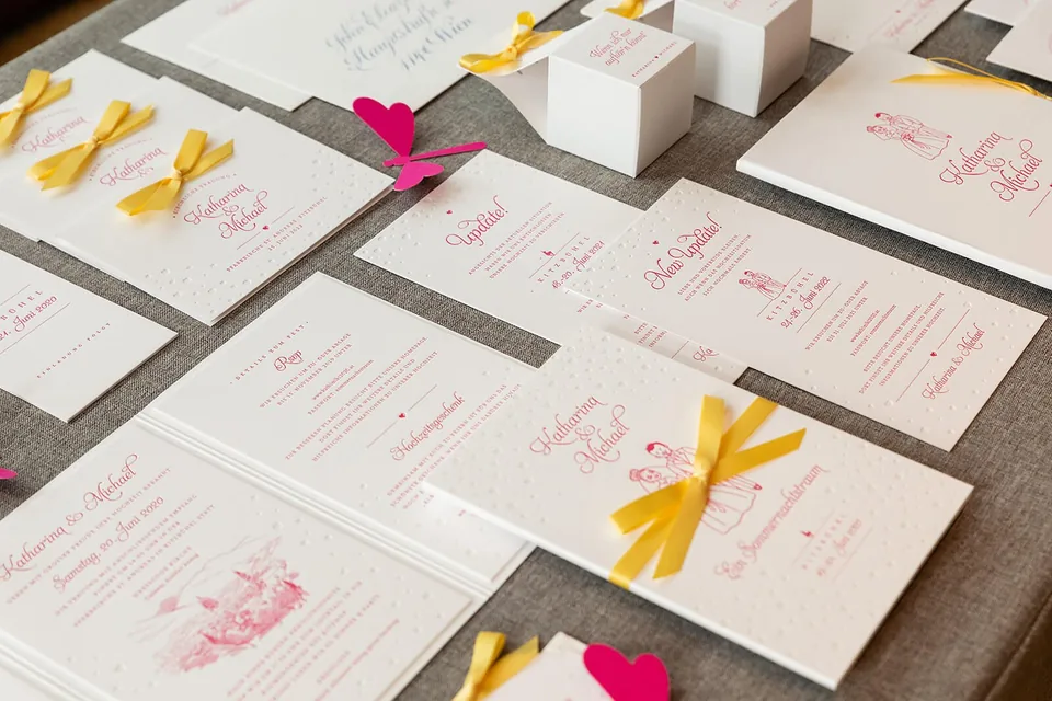 Menu cards and stationery with ribbons for the wedding