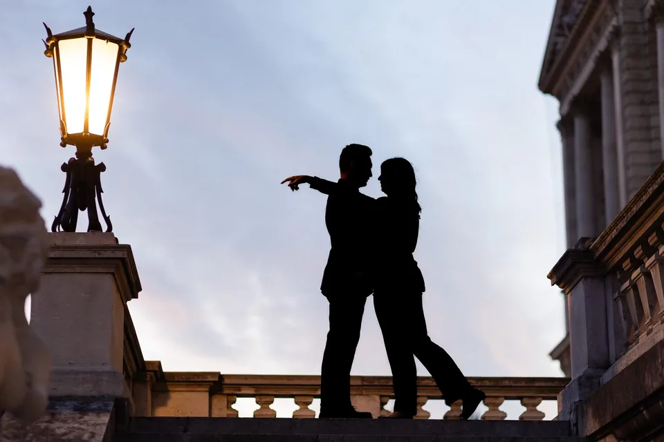 Marriage proposal as a silhouette in the evening light in Vienna